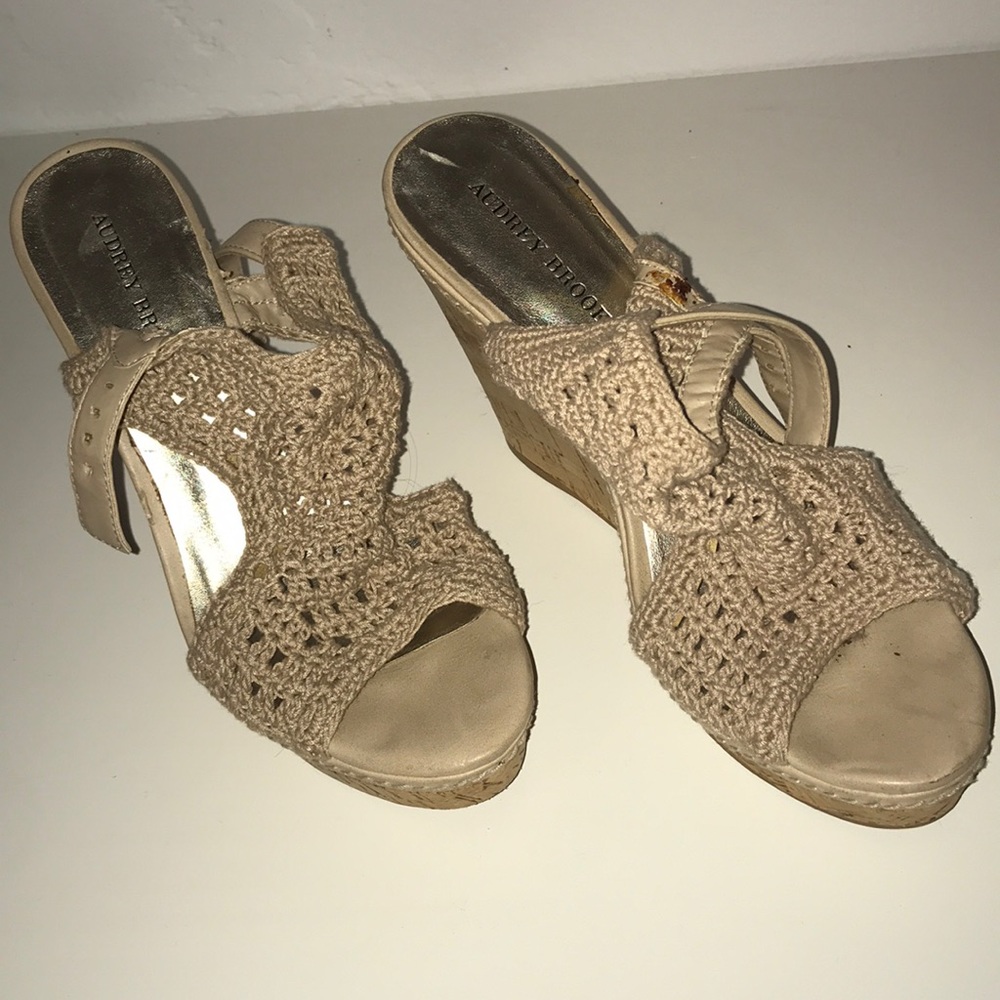 Audrey Brooke Natural Wedges size 10